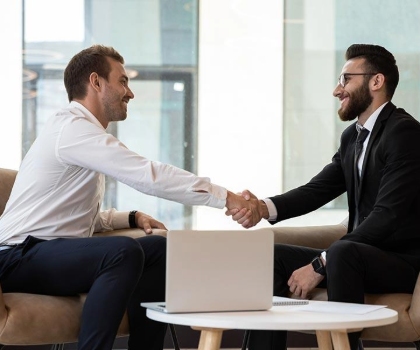 Comparer les options pour créer son site : freelance, outil en ligne ou agence digitale Choisir entre freelance et agence digitale à Lille